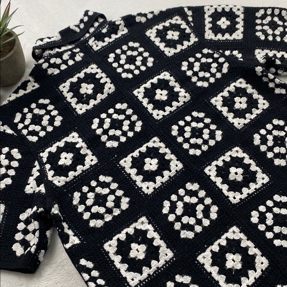 Abercrombie & Fitch Boho Crochet Knit Short Sleeve Button Up Shirt (Black/White) - Picture 4 of 16